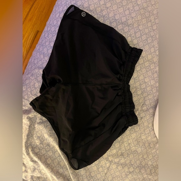 Lululemon Hotty Hot Low Rise Short 4” - Picture 1 of 6